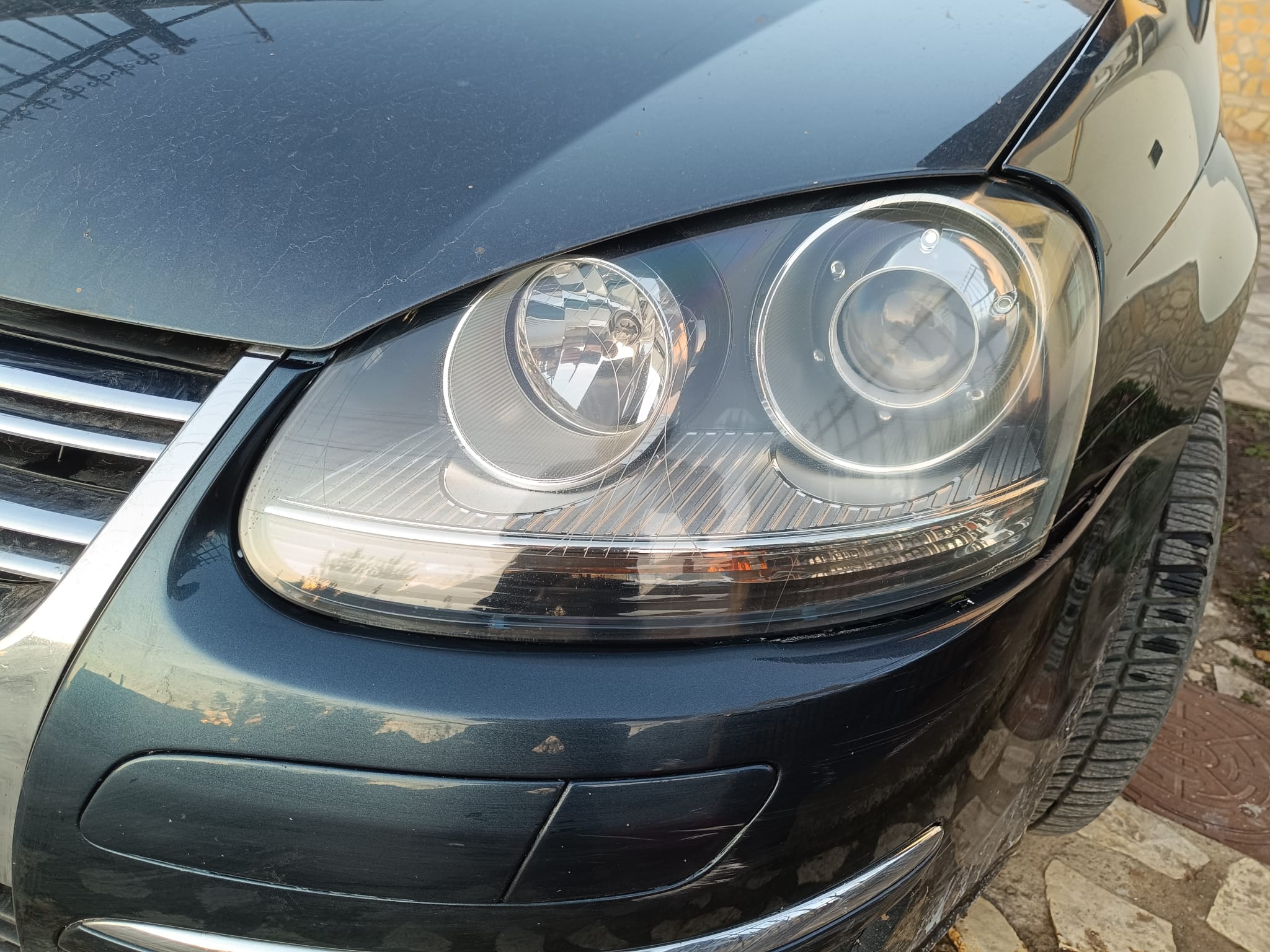 Far sedan negru